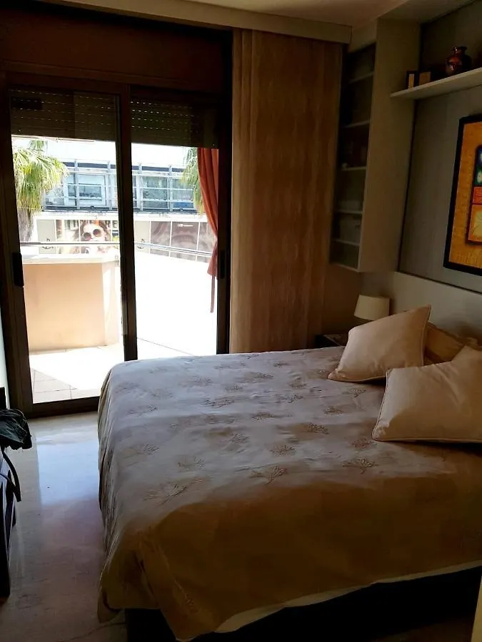 Seaside Terrace Apartment: Beachfront Living with City Views Platja d'Aro
