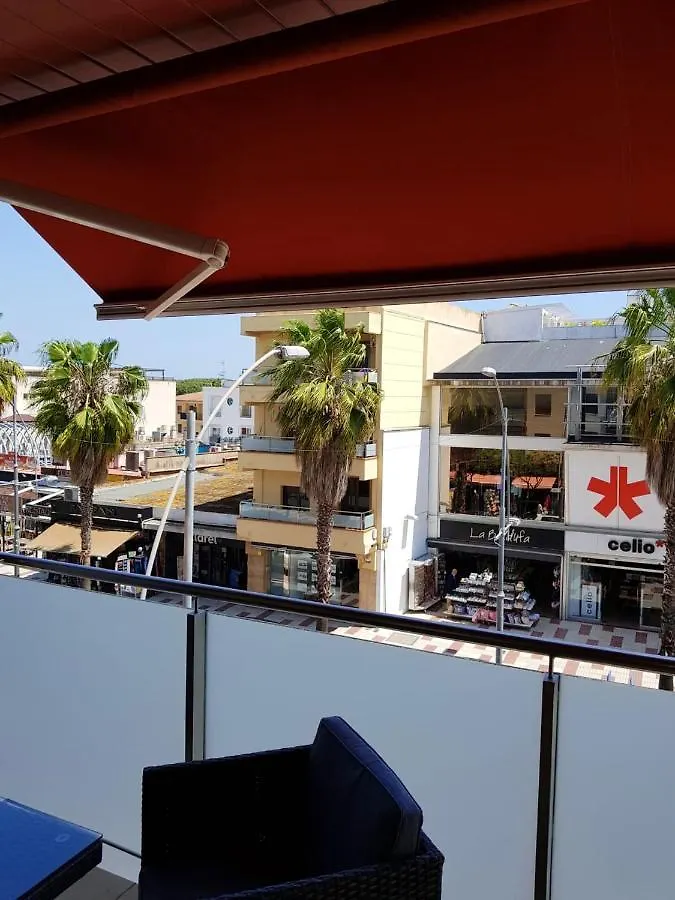 Apartment Seaside Terrace Apartment: Beachfront Living with City Views Platja d'Aro