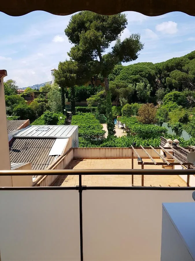 Seaside Terrace Apartment: Beachfront Living with City Views Platja d'Aro Spain
