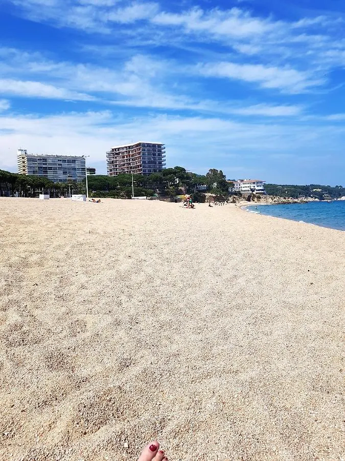 Seaside Terrace Apartment: Beachfront Living with City Views Platja d'Aro
