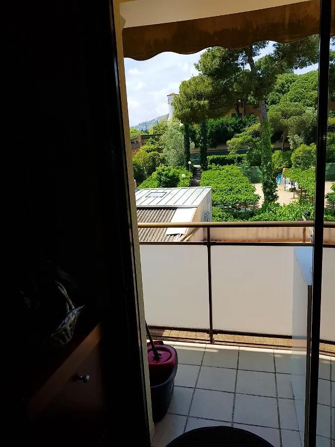 Seaside Terrace Apartment: Beachfront Living with City Views Platja d'Aro 0*,