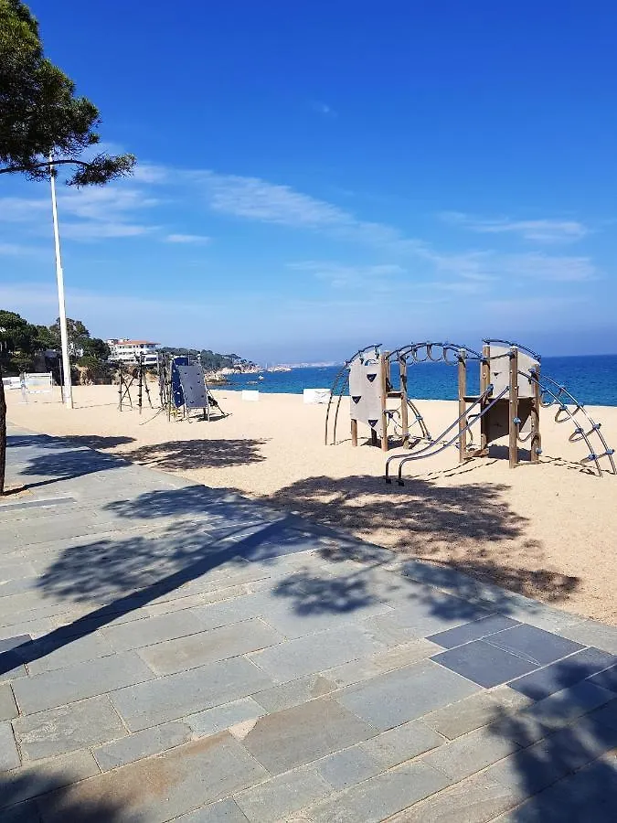 Seaside Terrace Apartment: Beachfront Living with City Views Platja d'Aro Apartment